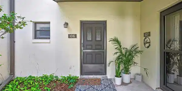 1637 SE PARADISE CIRCLE
