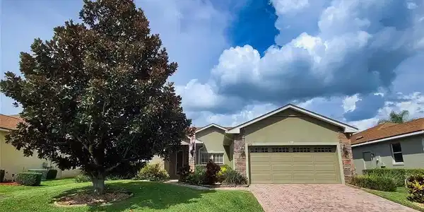 4492 STRATHMORE