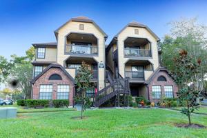 380 LAKEPOINTE