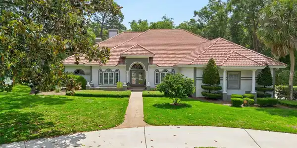628 E CLUB CIRCLE