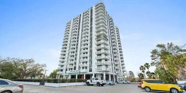 400 E COLONIAL DRIVE