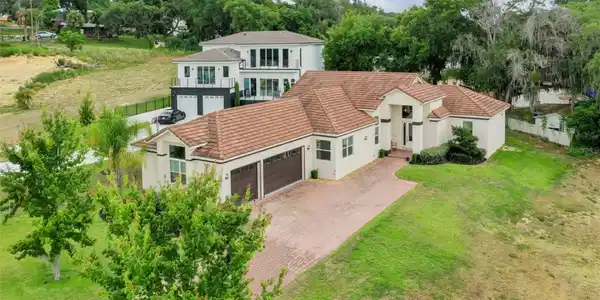1837 MOORINGS COURT