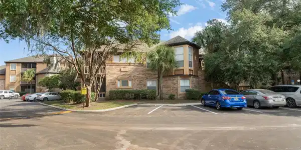 490 N PIN OAK PLACE