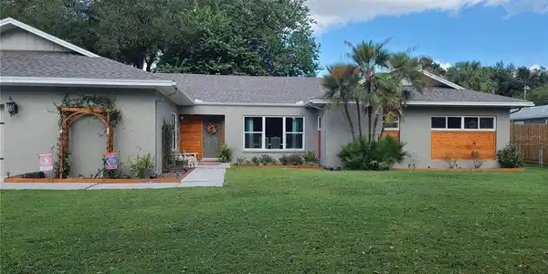 1210 VALLEY HL W