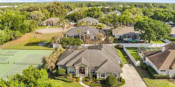 902 HANOVER WAY