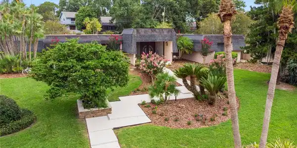 1209 LAKE POINT