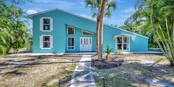 403 LONGBOW TRAIL