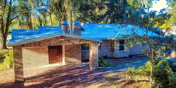 320 GARDENIA AVENUE