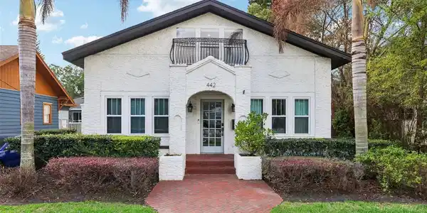 442 BRIERCLIFF DRIVE