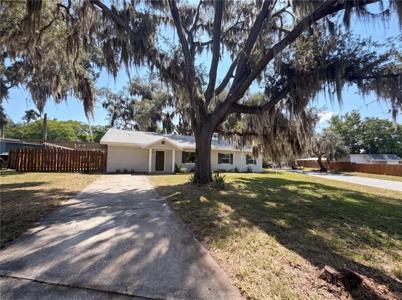 900 OAK DRIVE