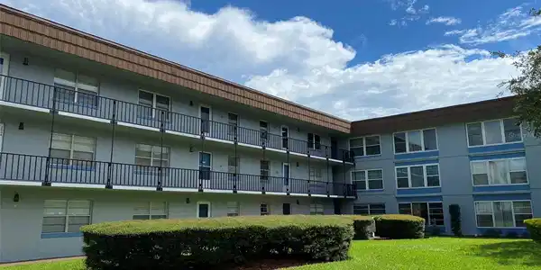 333 LAKE HOWARD NW