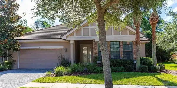 26 LAKESIDE DRIVE