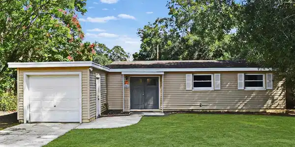 206 E LAKE BRANTLEY DRIVE