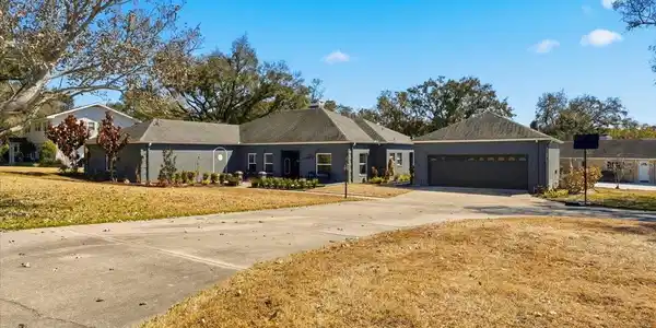 5225 GLENMORE DRIVE