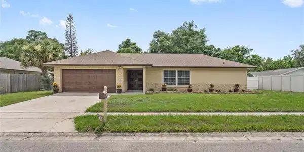 1016 MANCHESTER CIRCLE