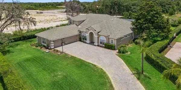 1700 LAKE ROBERTS COURT