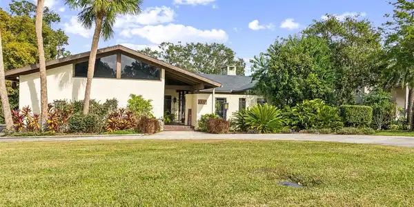 1212 LAKE POINT DRIVE