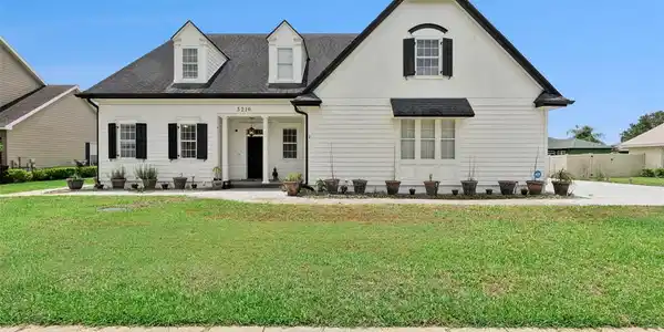 5210 HAMMOCK CIRCLE
