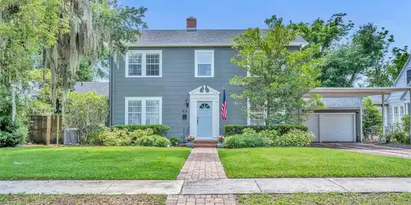 216 E VANDERBILT STREET