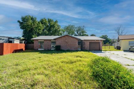 1207 WINDSOR CIRCLE