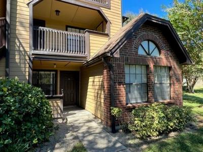 355 LAKEPOINTE DRIVE