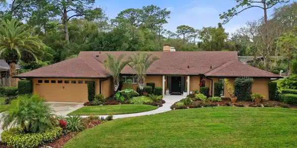 211 N TIMBERCOVE CIRCLE
