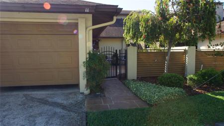 925 FENTON LANE