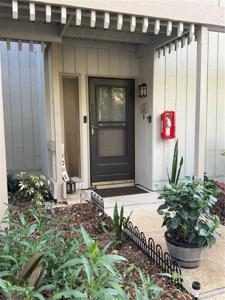 821 PINEWOOD COURT