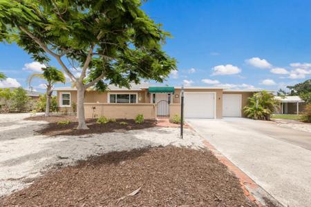 715 FONTANA LANE