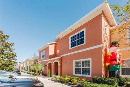 2923 BANANA PALM DRIVE