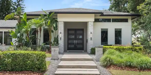 7 NE IVANHOE BOULEVARD