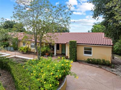 1121 SUNSET DRIVE