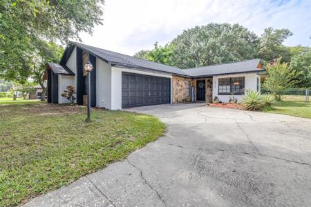 910 VAN DRIVE