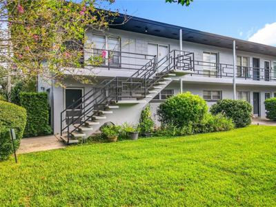 825 N PRIMROSE DRIVE