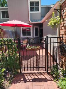 632 RED OAK CIRCLE