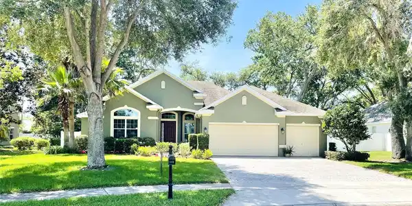105 E BLUE WATER EDGE DRIVE