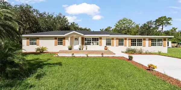 1518 LAKESIDE DRIVE