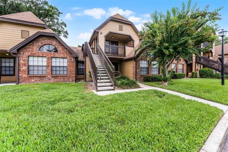 415 LAKEPOINTE DRIVE