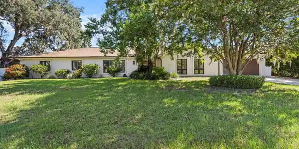 827 SW KINGS BAY DRIVE