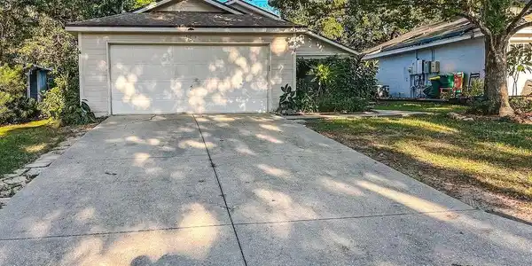 704 KENMOORE COURT