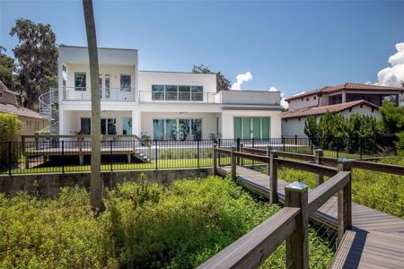 521 LAKE COVE POINTE CIRCLE