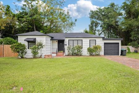 1635 CRESTWOOD DRIVE