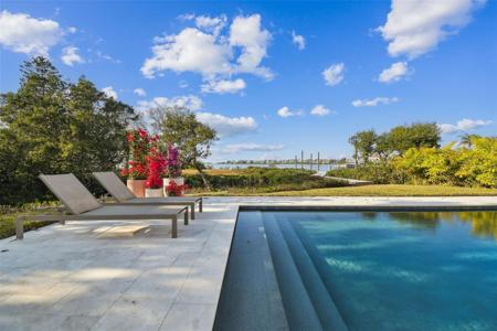 1640 SEA BREEZE DRIVE