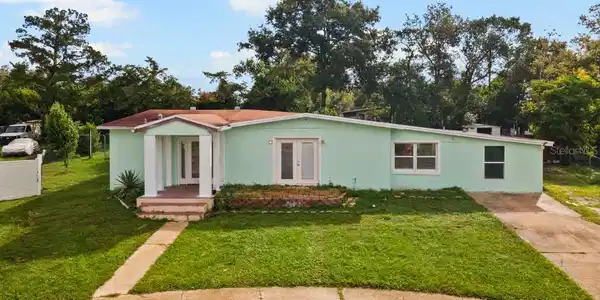 812 LILY COURT