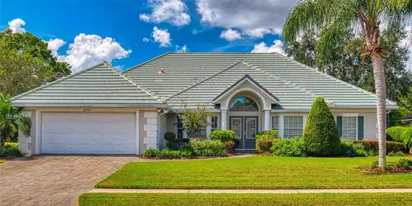 2744 ORCHARD DRIVE