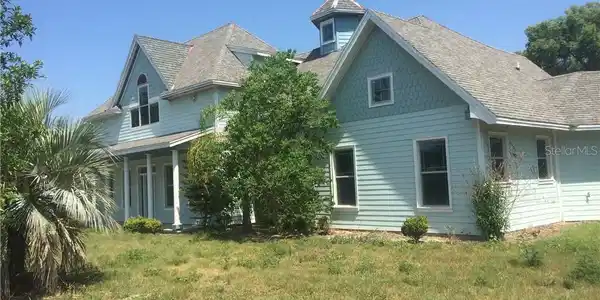 2601 AZALEA DRIVE