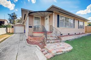 946 AVENUE E NE