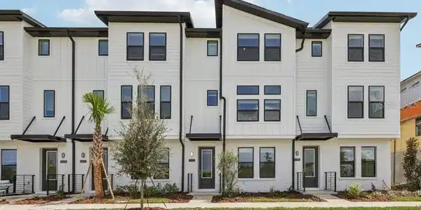 15453 HAMLIN PARK DRIVE
