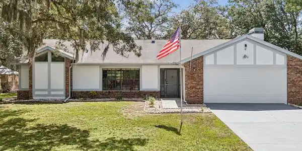 2404 KNOLL DRIVE