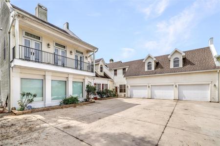 926 S LAKESHORE BOULEVARD